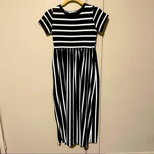 Gorlya black and white striped stretchy long dress